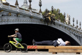 Paris boosts cycling infrastructure, names 2017 `year of the bike` 